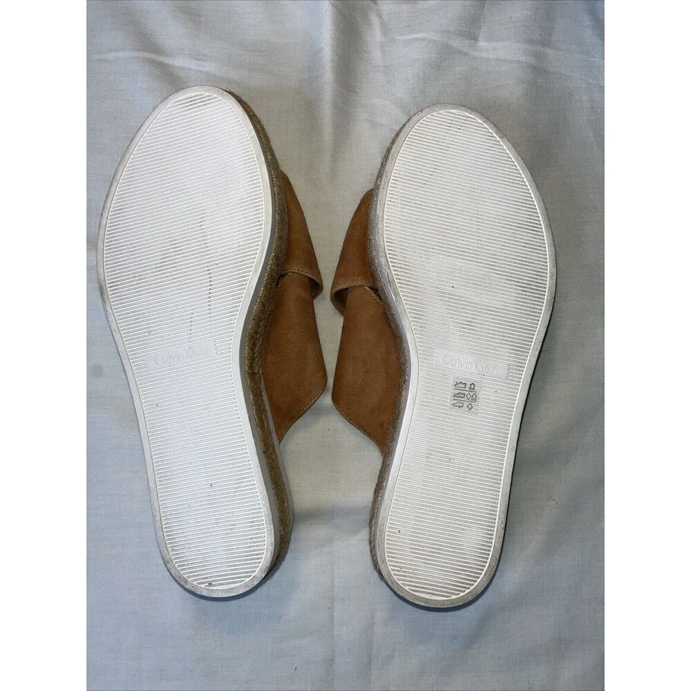 NWOT Calvin Klein Jupare Women Slip-on Sandals Size 9 , Tan Suede READ - Picture 4 of 11
